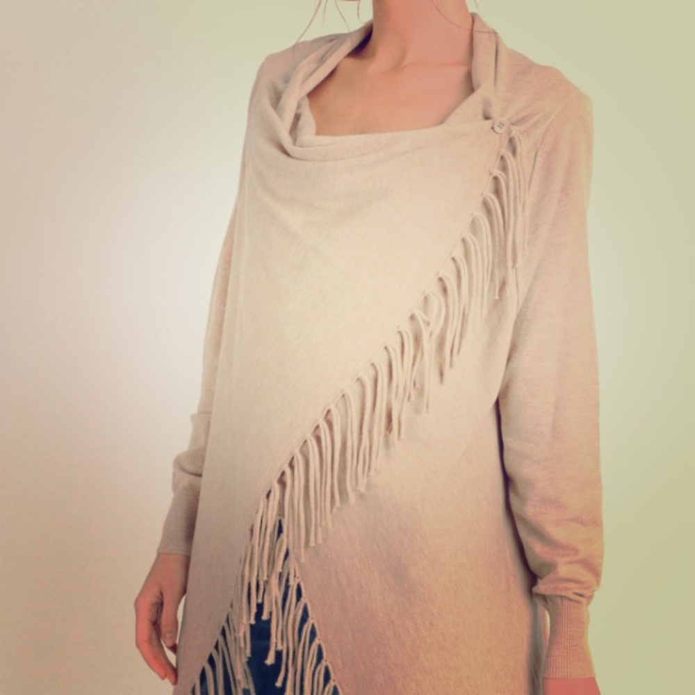 Tassel Sweater w one button